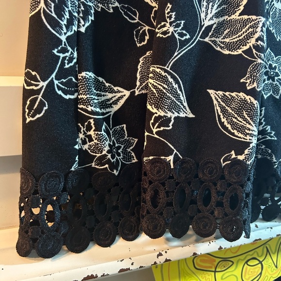 Laura Black Floral Lace Midi Dress Size 10 - Picture 12 of 16